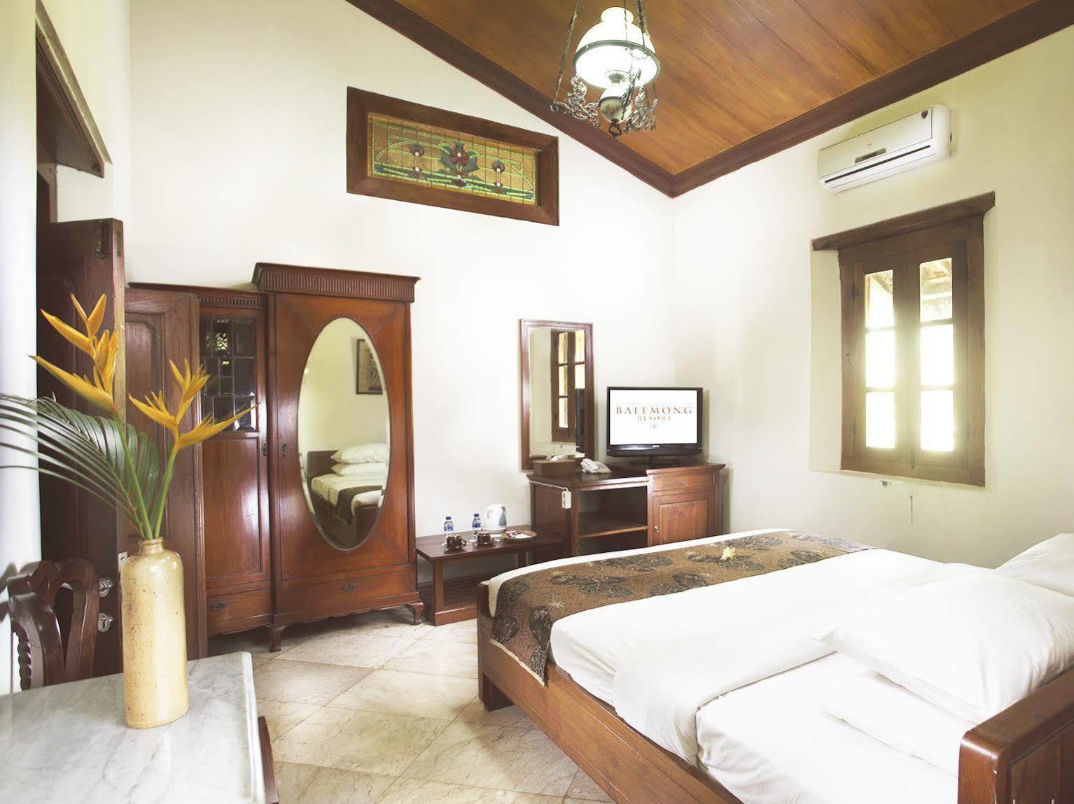 Melva Balemong Hotel Semarang Exterior photo