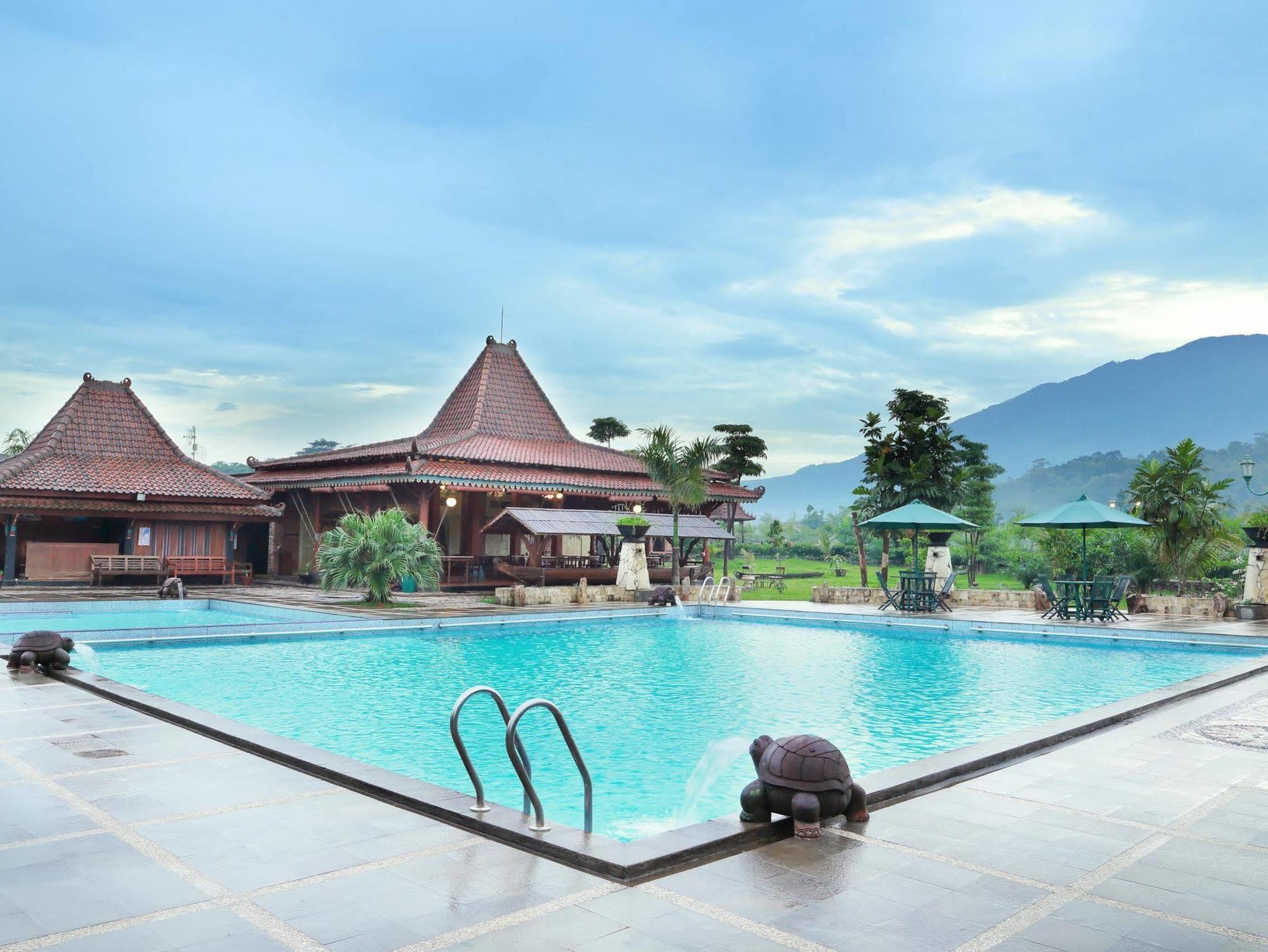 Melva Balemong Hotel Semarang Exterior photo