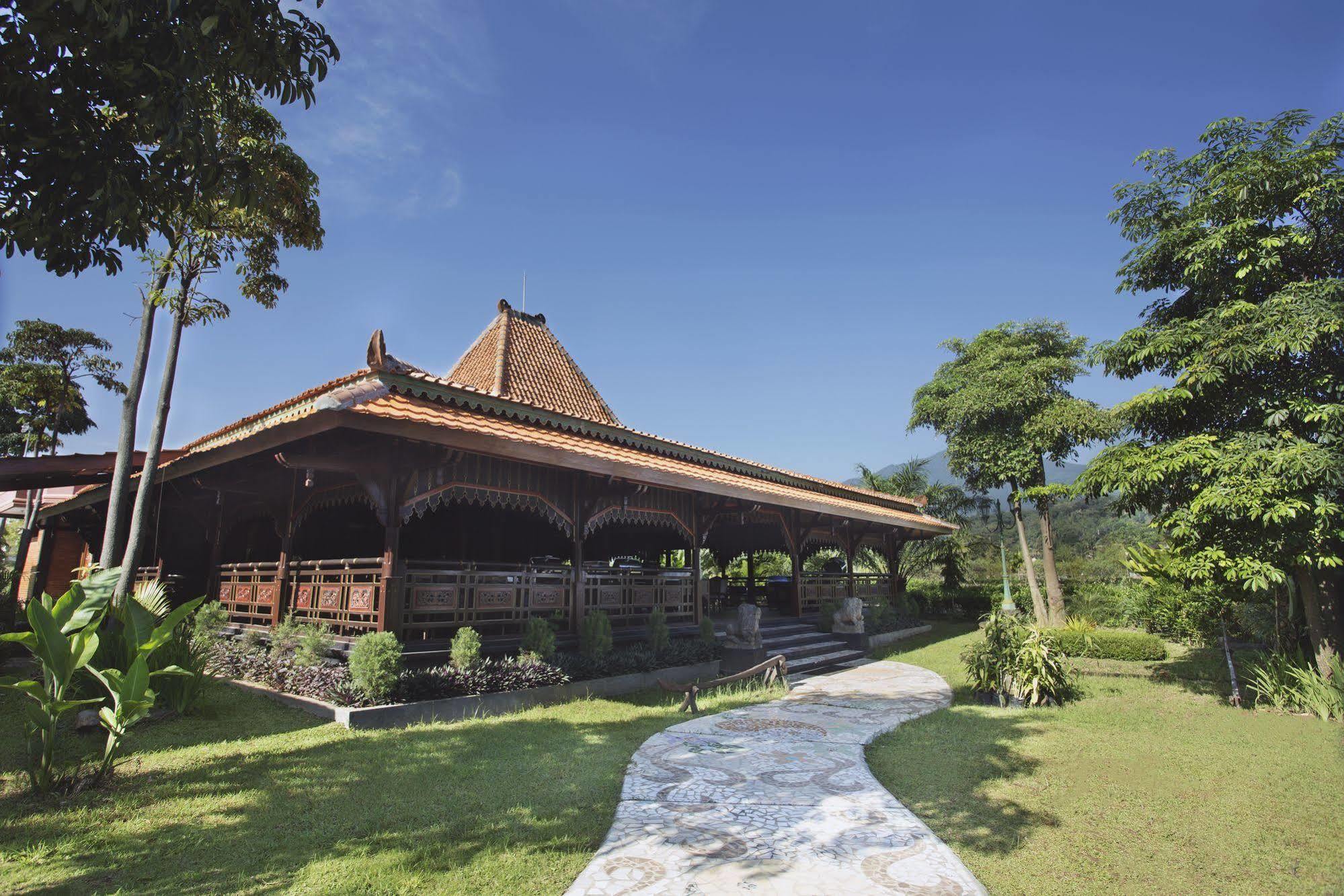Melva Balemong Hotel Semarang Exterior photo