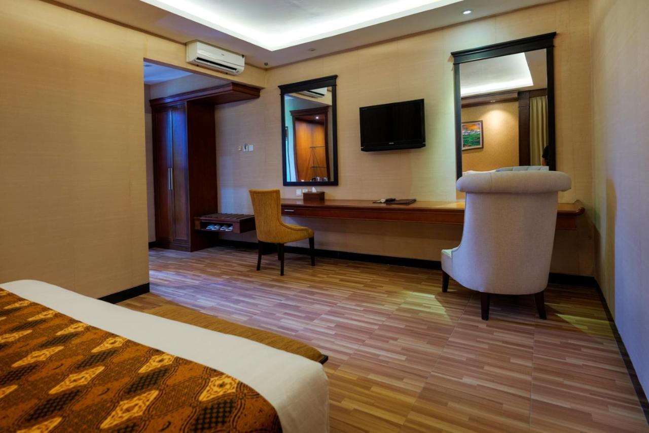 Melva Balemong Hotel Semarang Exterior photo