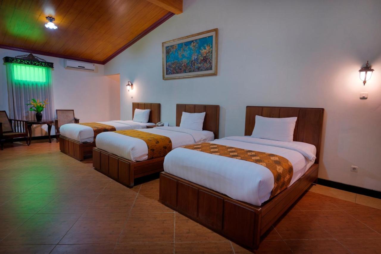 Melva Balemong Hotel Semarang Exterior photo
