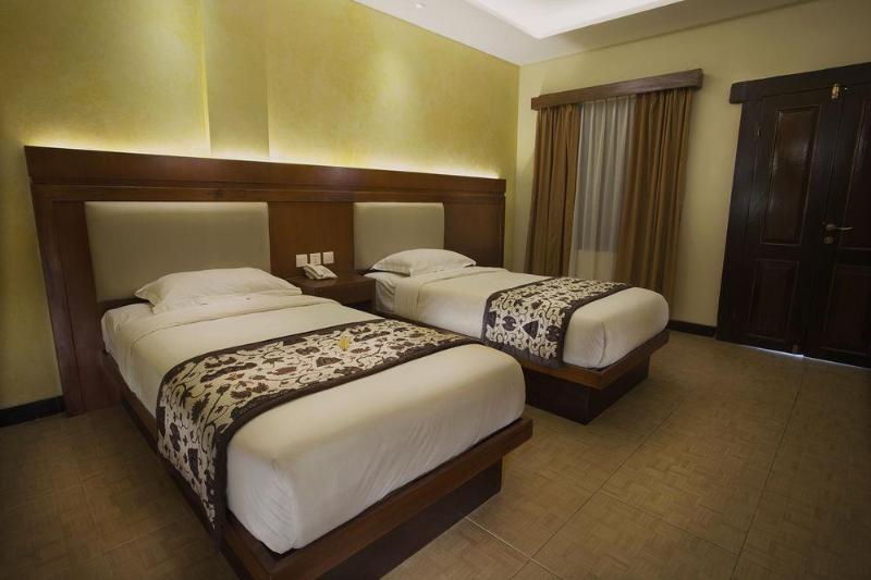 Melva Balemong Hotel Semarang Exterior photo